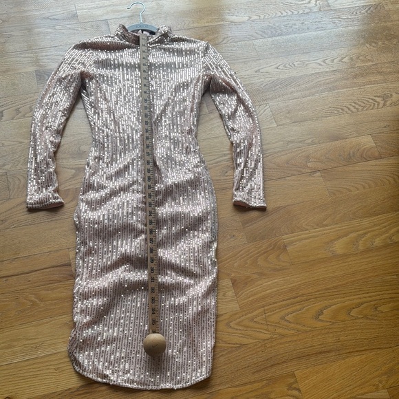 Dress Glittering Gold Sequin Dress - Picture 4 of 5